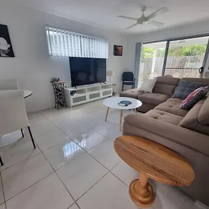 Holiday home Glass House Mountains Retreat, Beerwah