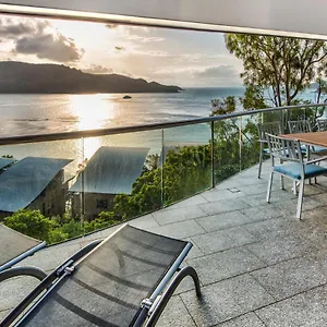Holiday home Waves 5 Luxury 3 Bedroom Breathtaking Ocean Views Location, Hamilton Island